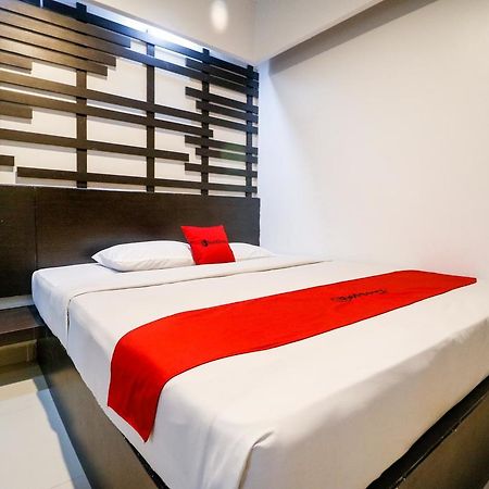 Reddoorz Plus Near Pasar Wisata פקאנבארו מראה חיצוני תמונה