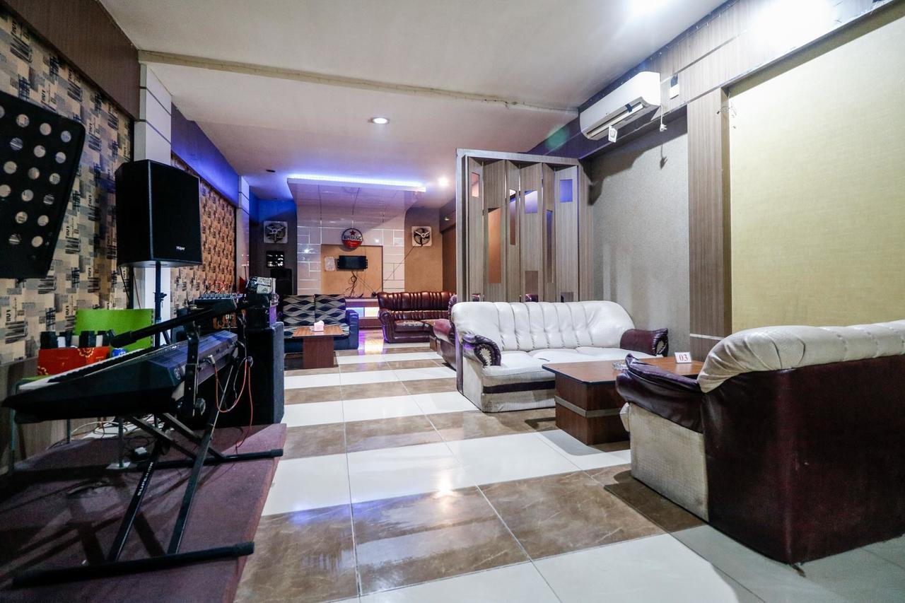 Reddoorz Plus Near Pasar Wisata פקאנבארו מראה חיצוני תמונה