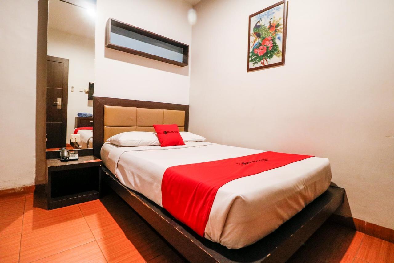Reddoorz Plus Near Pasar Wisata פקאנבארו מראה חיצוני תמונה