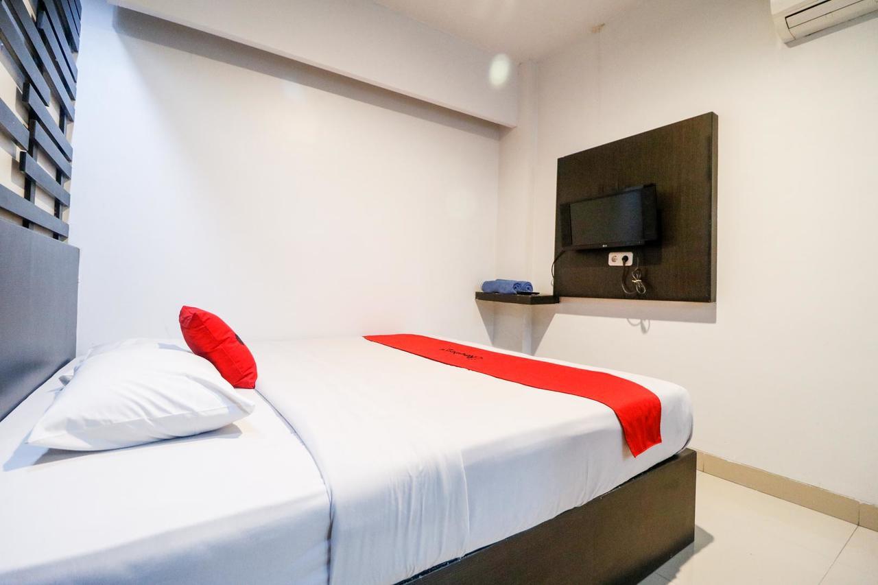 Reddoorz Plus Near Pasar Wisata פקאנבארו מראה חיצוני תמונה