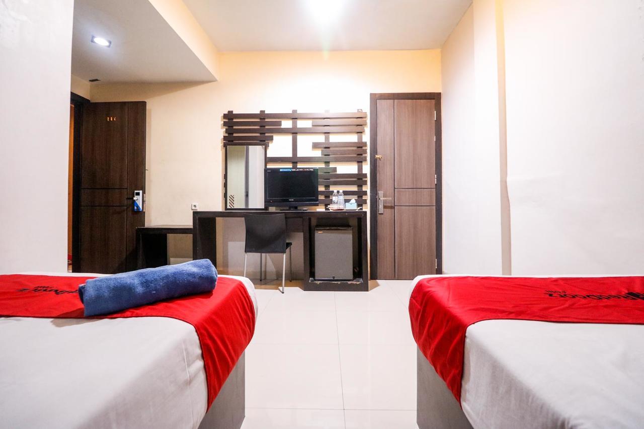 Reddoorz Plus Near Pasar Wisata פקאנבארו מראה חיצוני תמונה