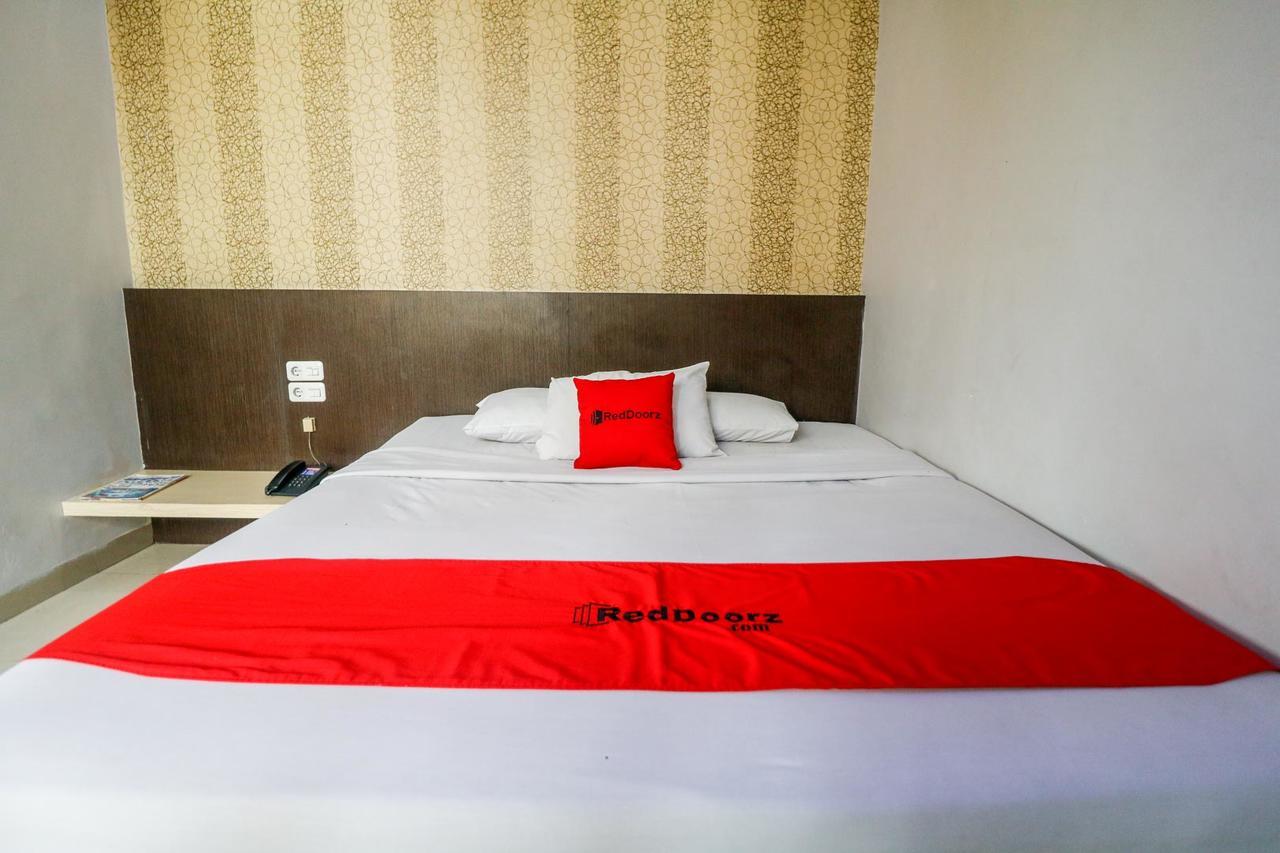 Reddoorz Plus Near Pasar Wisata פקאנבארו מראה חיצוני תמונה