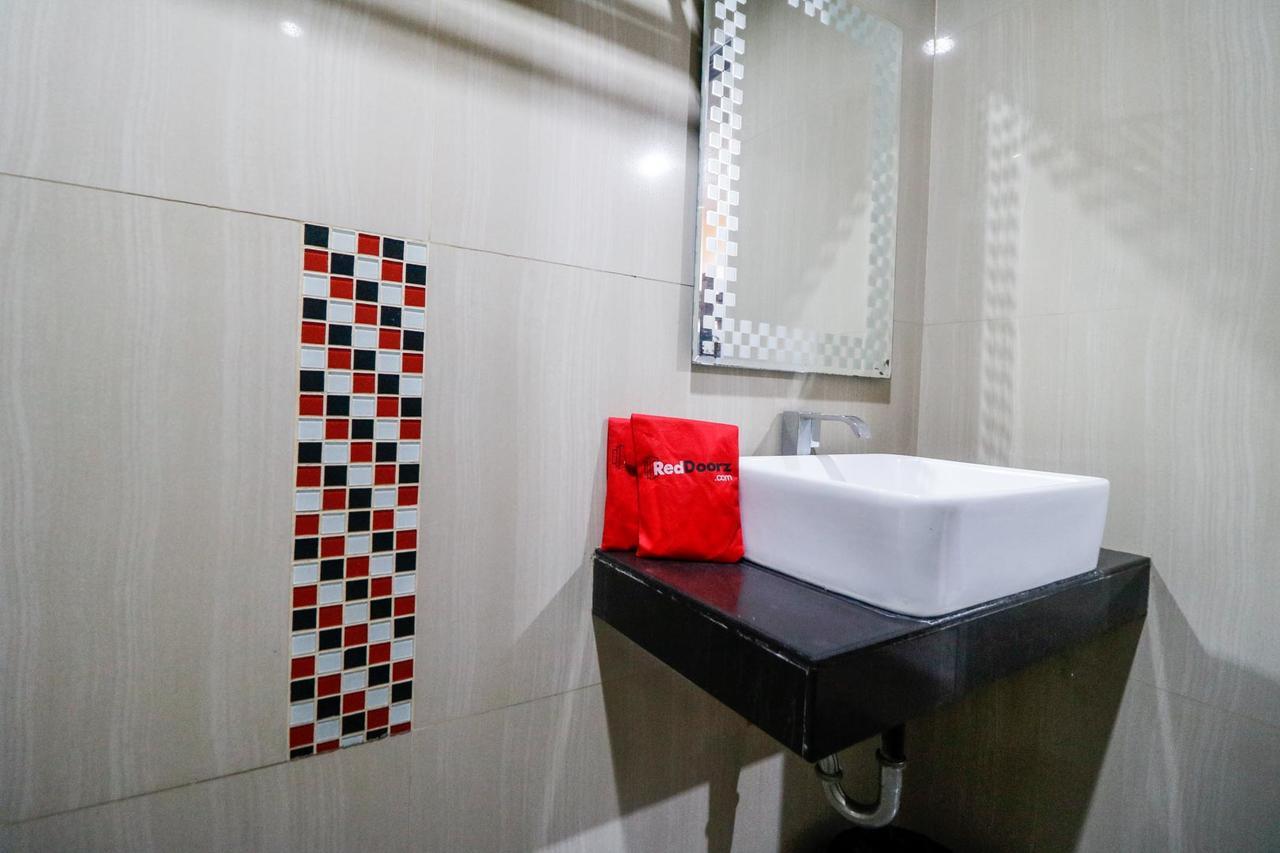 Reddoorz Plus Near Pasar Wisata פקאנבארו מראה חיצוני תמונה