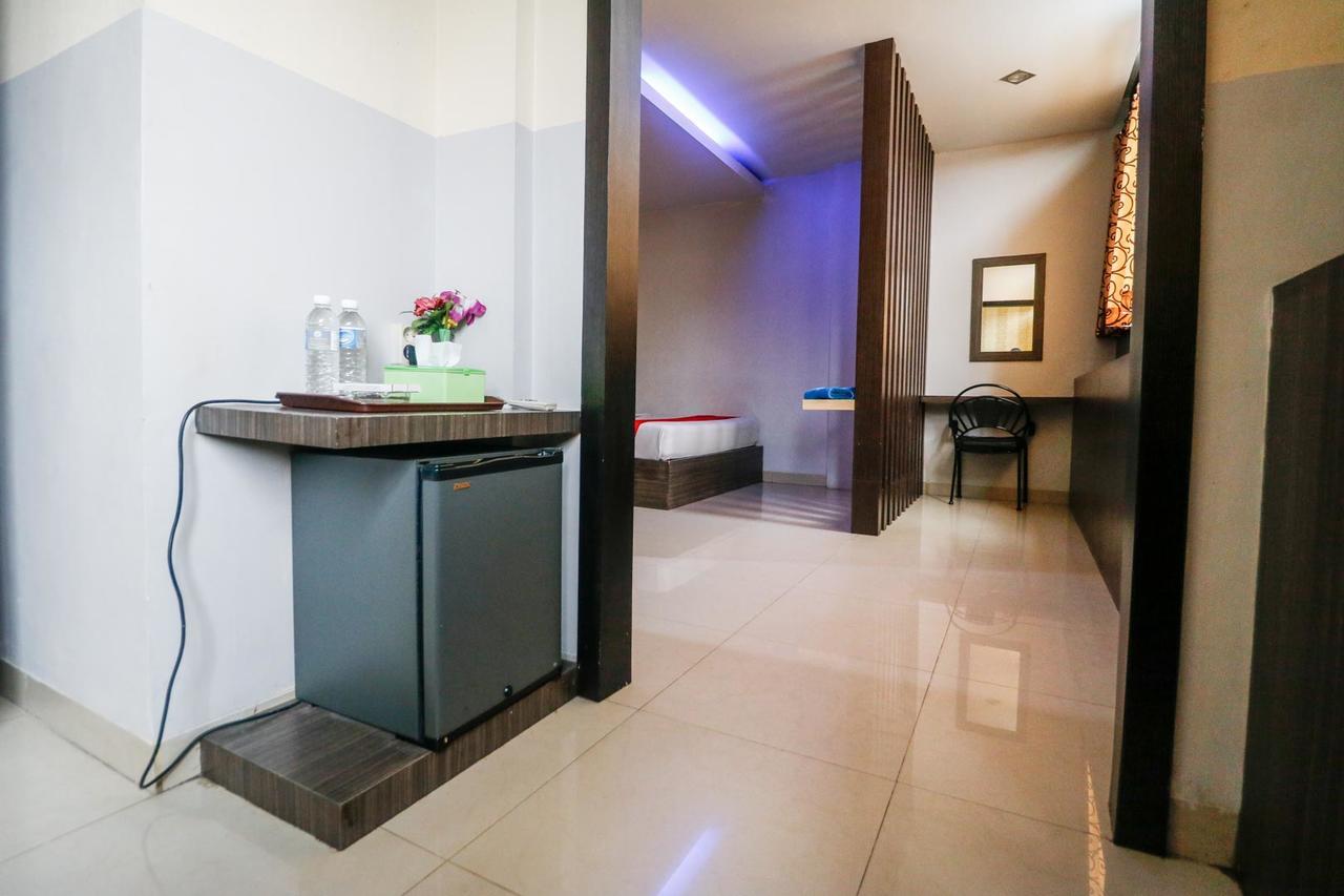 Reddoorz Plus Near Pasar Wisata פקאנבארו מראה חיצוני תמונה