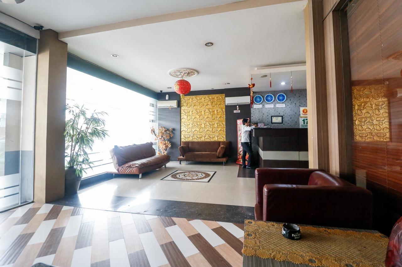 Reddoorz Plus Near Pasar Wisata פקאנבארו מראה חיצוני תמונה