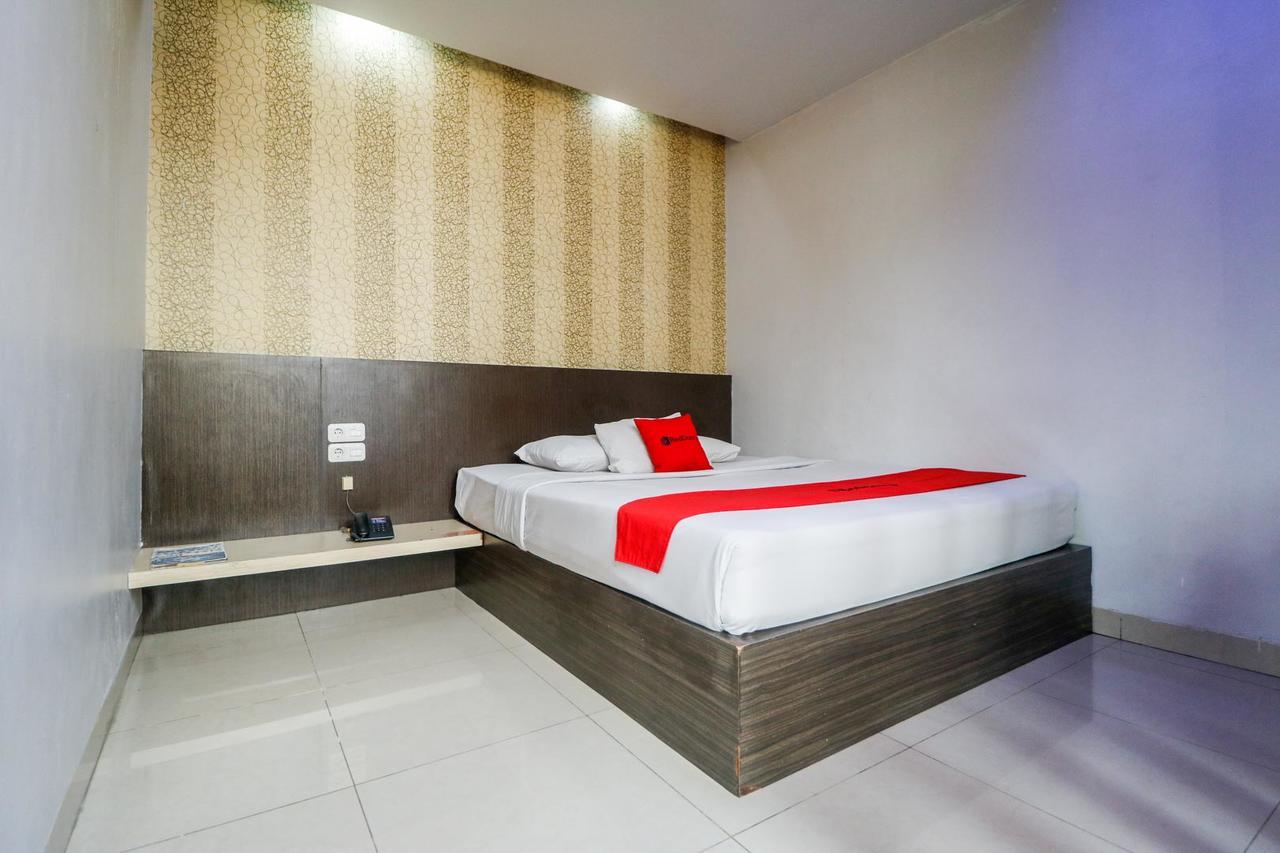 Reddoorz Plus Near Pasar Wisata פקאנבארו מראה חיצוני תמונה