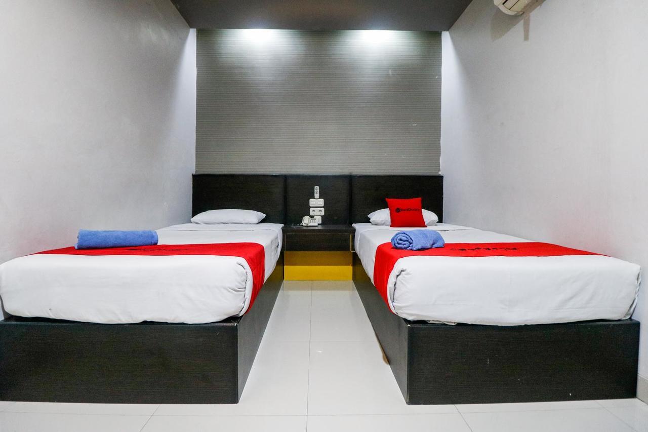 Reddoorz Plus Near Pasar Wisata פקאנבארו מראה חיצוני תמונה