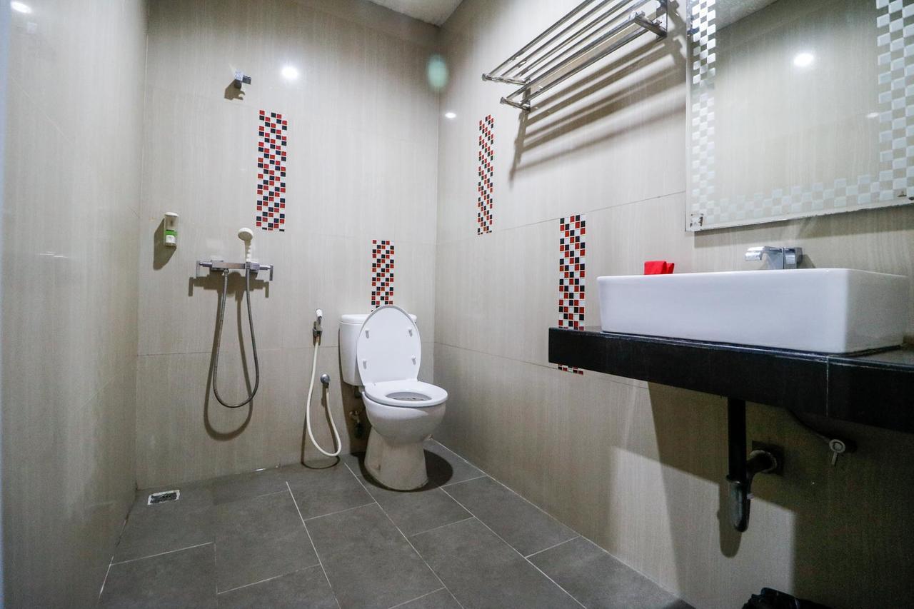 Reddoorz Plus Near Pasar Wisata פקאנבארו מראה חיצוני תמונה